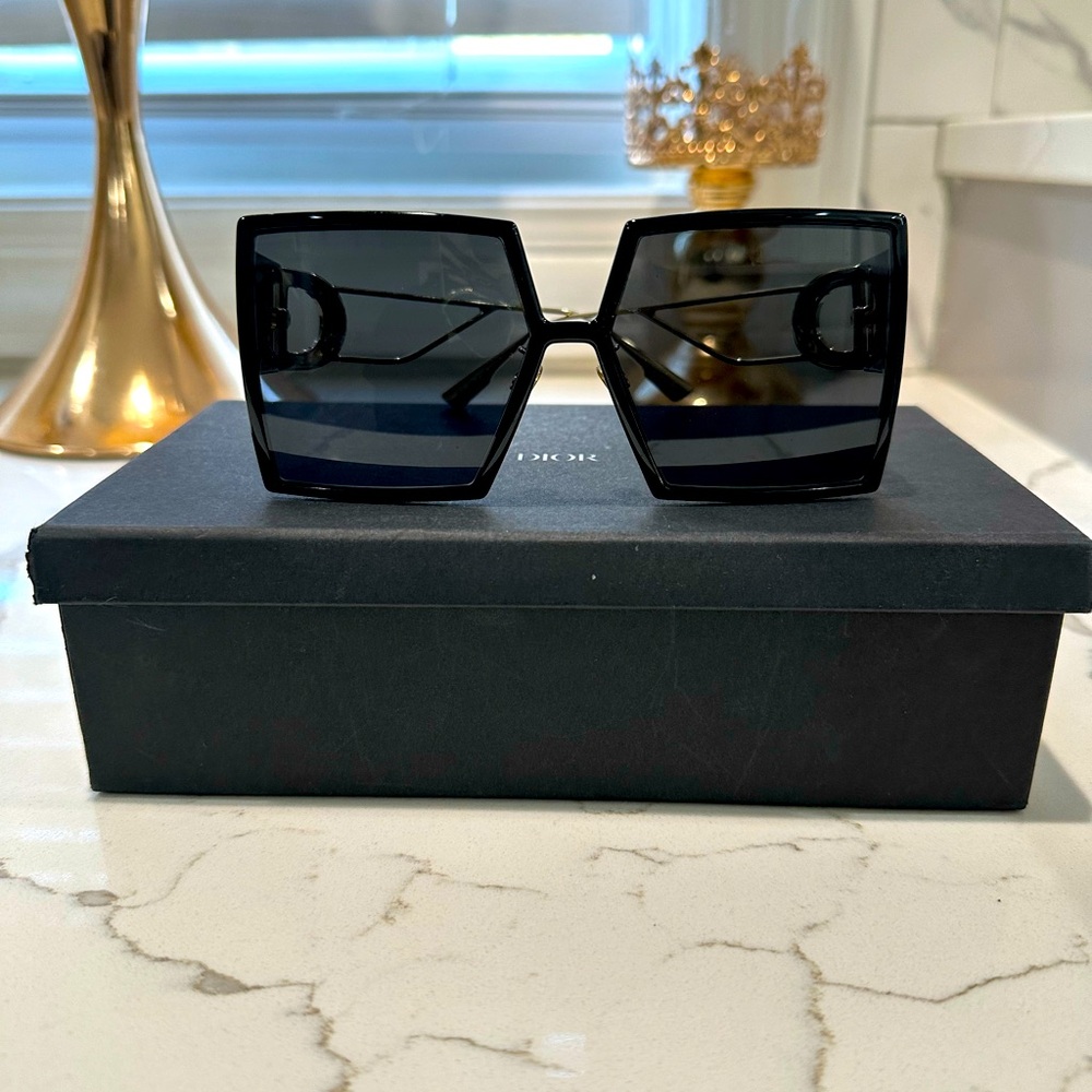 AUTHENTIC!!CHRISTIAN DIOR SQUARE 30MONTAIGNE SUNGLASSES BLACK
